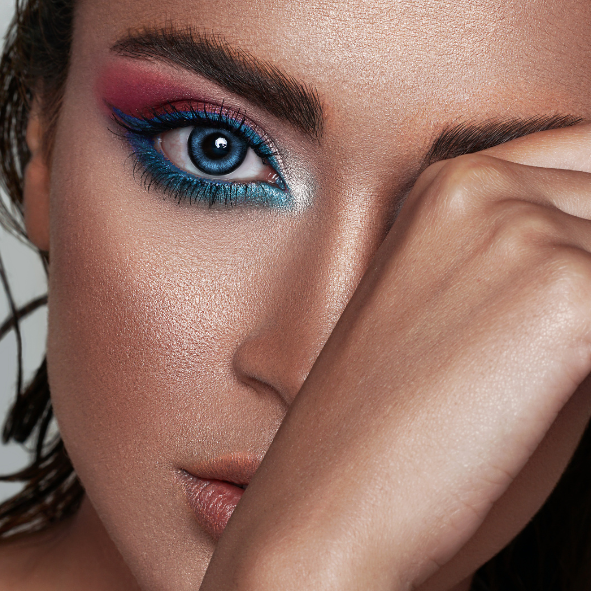 مكياج باستخدام العدسات اللاصقة