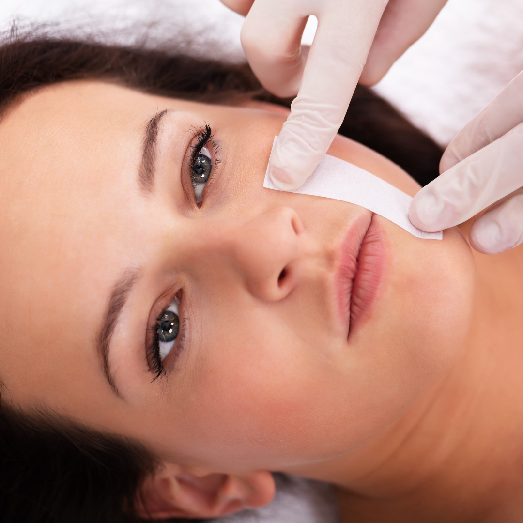 إزالة الشعر بالشمع من الوجه